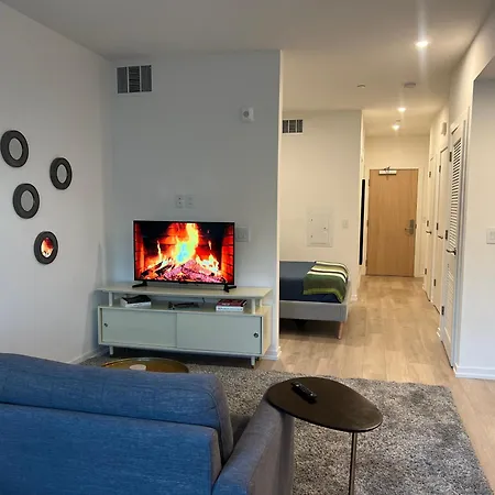 Calypso- Hollywood Apartment With Pool, Gym & Free Parking